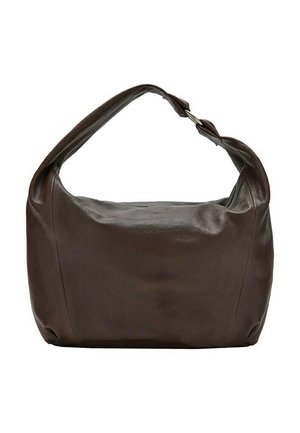 Bolso de mano de cuero marrón oscuro con una sola correa ancha y una hebilla plateada, con una forma rectangular suave y holgada.
