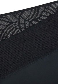 Primo piano di un tessuto nero con sottili strisce orizzontali e delicati motivi floreali in tonalità più scure.