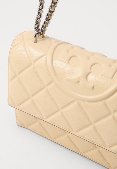 Tory Burch FLEMING CONVERTIBLE SHOULDER BAG - Handtasche - vanilla soft serve