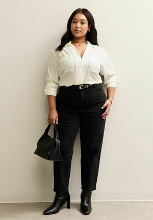 New Look Curves CURVES FRONT POCKET V-NECK - Blus - white