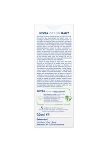 White cardboard packaging for Nivea UV serum, featuring blue text and green accents. Contains product information and sustainability details. 30 ml.