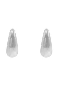 Orecchini a goccia in argento con una superficie liscia e riflettente, che mostrano un design affusolato e elegante. Nessun accento o decorazione visibile.