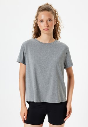 - T-shirt basic