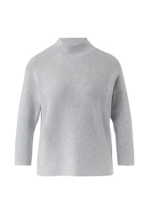 Maglione grigio chiaro con collo alto, maniche a tre quarti e texture a coste. Realizzato in un materiale morbido e lavorato a maglia.