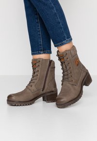 Dockers by Gerli Šněrovací kotníkové boty - light grey