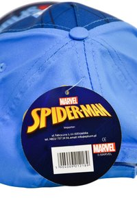 Cappellino da baseball blu con design di Spider-Man sul davanti, in tessuto morbido e con un'etichetta che mostra il marchio e il codice a barre.