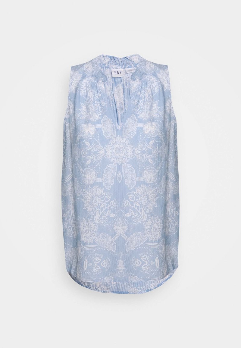 Blouse sans manches bleu clair avec motifs floraux et feuillages blancs, encolure goutte d'eau et légers fronces près du col.