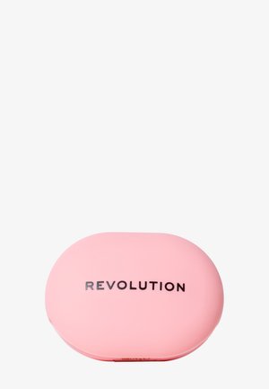 Roze ronde compact met een gladde afwerking, voorzien van een gedurfde zwarte "REVOLUTION"-logo bovenop. Compact ontwerp voor gemakkelijke draagbaarheid.