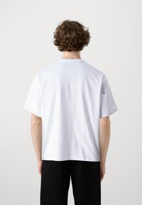Jack & Jones JORHAWTHORNE BLANKS BIND CROPPED TEE - Tricou basic - bright white