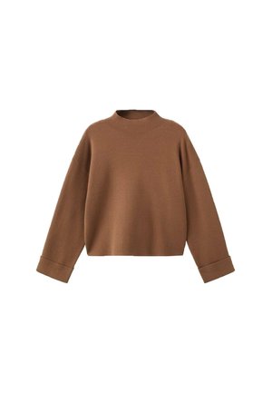 Pull en maille brun avec un col haut, des épaules tombantes et des poignets larges. Texture douce et design court.