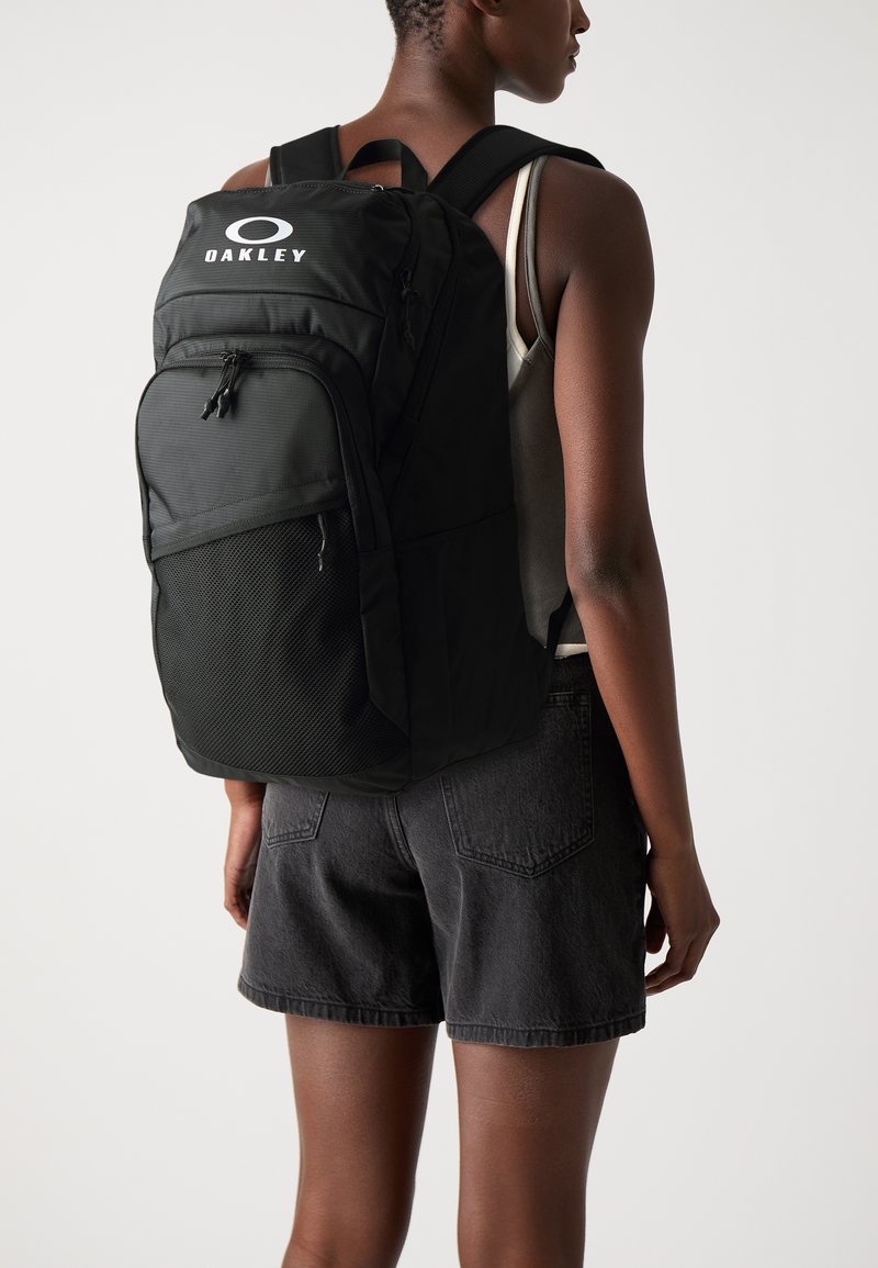 Oakley ESSENTIAL DAY PACK UNISEX - Zaino - blackout