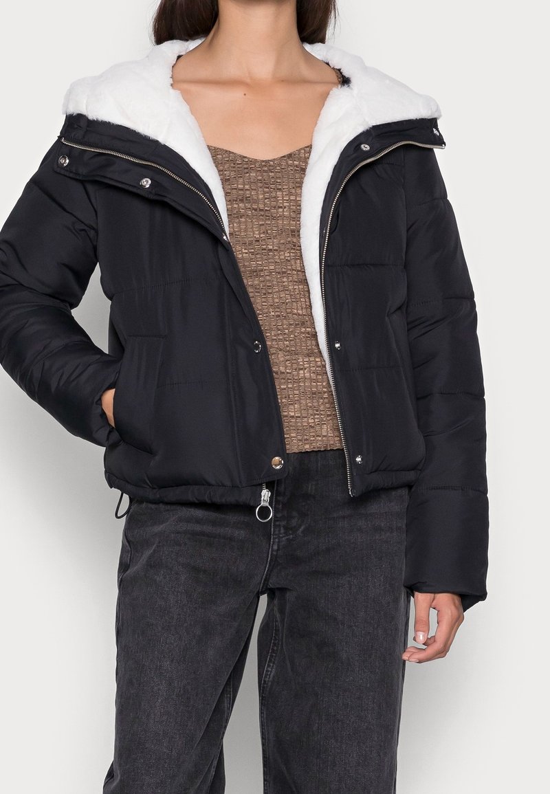 Hollister Co. Vinterjacka - black