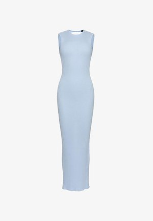 Ujjatlan, világoskék bordázott kötött maxi ruha, kerek nyakkivágással és karcsúsított, testhez simuló sziluettel.