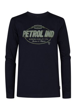 T-shirt a maniche lunghe in cotone blu navy con una stampa grafica verde che recita "PETROL IND GREEN GOLD U.S.A." sul davanti, scollo rotondo e vestibilità standard.