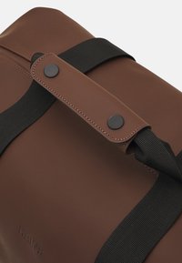 Rains HILO BAG UNISEX - Reiseveske - frame