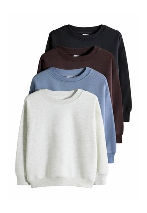 Cuatro sudaderas con cuello redondo en gris claro, azul claro, marrón oscuro y negro, apiladas con el gris claro delante.