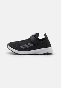Unselected, core black/grey 