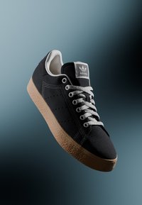 adidas Originals - STAN SMITH CS - Sporta apavi - core black/core white Miniatūras attēls 1