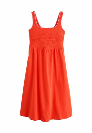 Világos narancssárga ujjatlan ruha négyzet alakú nyakkivágással és virágmotívumos hímzéssel a mellrészen, ráncolt derékkal és A-vonalú szoknyával.