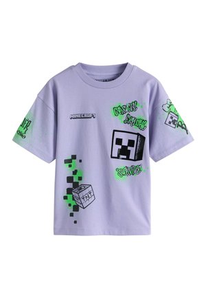 Fioletowa koszulka Minecraft z twarzą Creepera, blokiem TNT, zielonym graffiti z napisem "Create Explore Survive" oraz pikselowymi elementami designu.