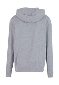 Felpa grigia a maniche lunghe realizzata in tessuto morbido. Presenta un cappuccio spazioso, cuciture anteriori e laterali, e un orlo leggermente svasato. Senza loghi visibili.