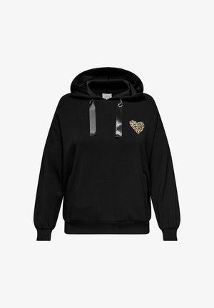 Svart hettegenser med skinnende svarte snorer og et lite leopardmønstret hjerte på venstre bryst, med lange ermer og ribbestrikkede mansjetter.