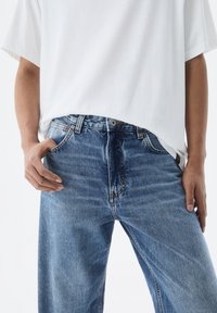 PULL&BEAR Vaqueros boyfriend - light-blue denim