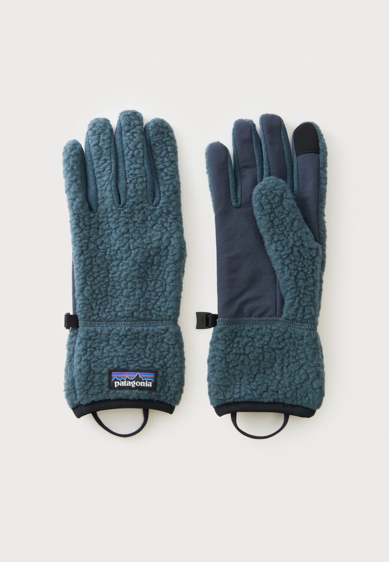Ζευγάρι μπλε γάντια Patagonia με επένδυση fleece, μαύρη παλάμη και δάχτυλο δείκτη συμβατό με οθόνη αφής σε λευκό φόντο.