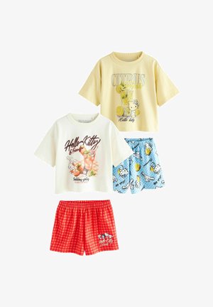 To Hello Kitty toppe med kortærmer med frugtprint, kombineret med blå citron-tema og røde ternede shorts.