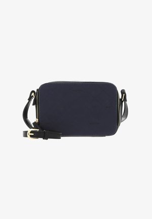 Sac bandoulière matelassé marine avec fermeture éclair dorée et sangle noire. Présente un logo embossé et une forme rectangulaire aux bords arrondis.