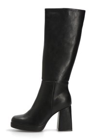 Bota alta de cuero negro hasta la rodilla con un tacón cuadrado. Textura suave, diseño ajustado sin adornos o patrones visibles.