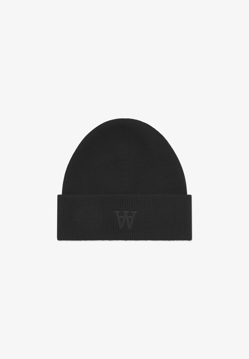 Bonnet en tricot noir avec un revers replié, présentant un motif en côtes texturé et un logo en relief sur le devant.