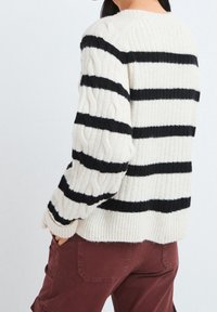 Next Sweter