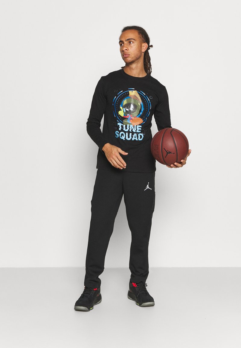 Herren Sportbekleidung | Outerstuff SPACE JAM 2 TECH SLEEVE LEE Vereinsmannschaften black/schwarz - CM87135 Herren Sportbekleidung | Outerstuff SPACE JAM 2 TECH SLEEVE LEE Vereinsmannschaften black/schwarz - CM87135