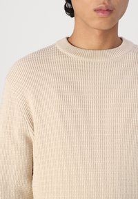 Selected Homme SLHTHEO  STRUCTURE CREW NECK - Pulóver - oatmeal