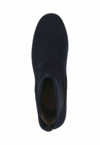 Marineblauwe suède enkellaars met een ronde neus, elastische zijkanten en een gladde textuur, met een minimalistisch ontwerp.