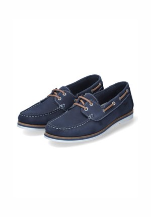 Bateaux en cuir bleu marine avec une tige en cuir, des détails de couture, des lacets marron et une semelle en caoutchouc blanc avec un accent tan.