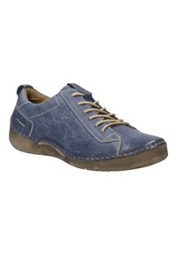 Chaussures en cuir bleu avec un bout arrondi, surface texturée, lacets beige et coutures contrastantes. Présentent des perforations pour la respirabilité.