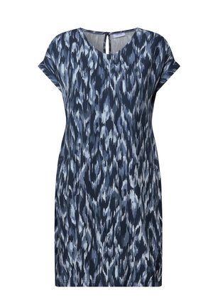 Niebieska sukienka w deseń z luźnym krojem, krótkimi rękawami i dekoltem w kształcie łezki z tyłu. Materiał ma abstrakcyjny ciemnoniebieski i jasnoniebieski wzór.