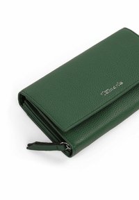 Portafoglio verde in pelle con finitura testurizzata, dotato di chiusura a zip e accessori in metallo di colore argento. Design compatto a piegatura con scomparti interni.
