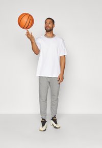Nike Performance NBA CITY EDITION CHICAGO BULLS TEE - T-shirts - white