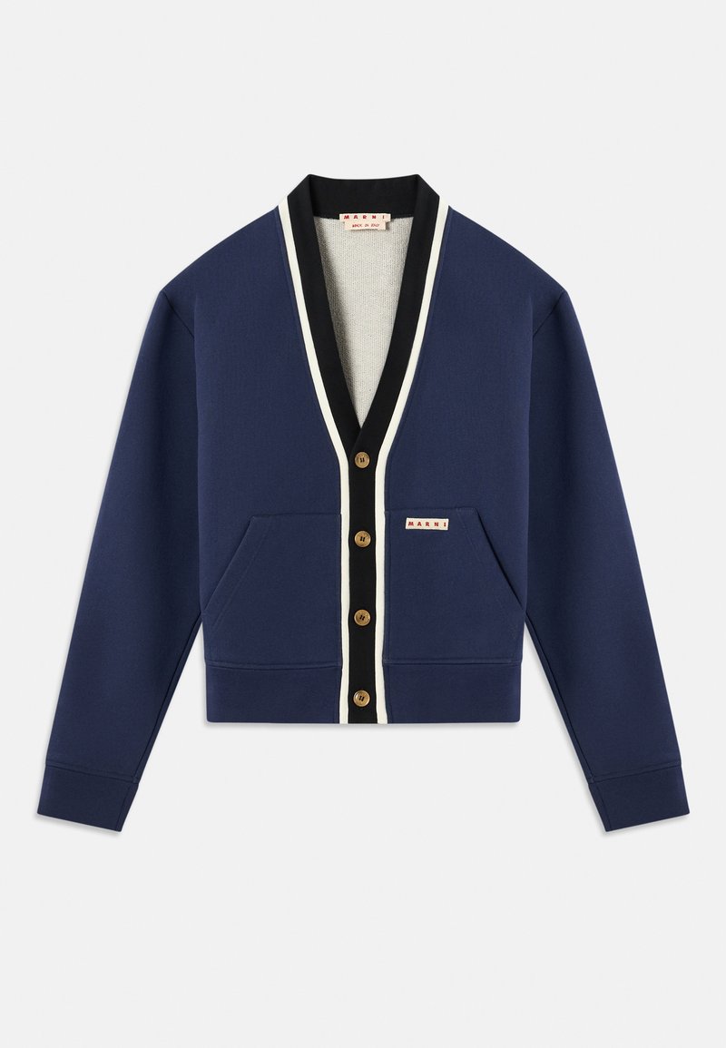Cárdigan navy con acentos en blanco y negro, con cuello en V, cierre de botones y dos bolsillos frontales. Tejido texturizado y botones dorados.