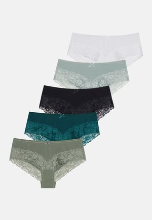 Vijf paar damesonderbroeken in verschillende kleuren: wit, lichtgroen, zwart, teal en olijfgroen, met kantensnit en strikjes op de taille.