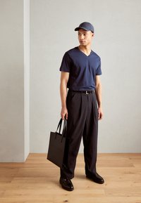 Esprit V-NECK REGULAR FIT - T-shirt - bas - navy