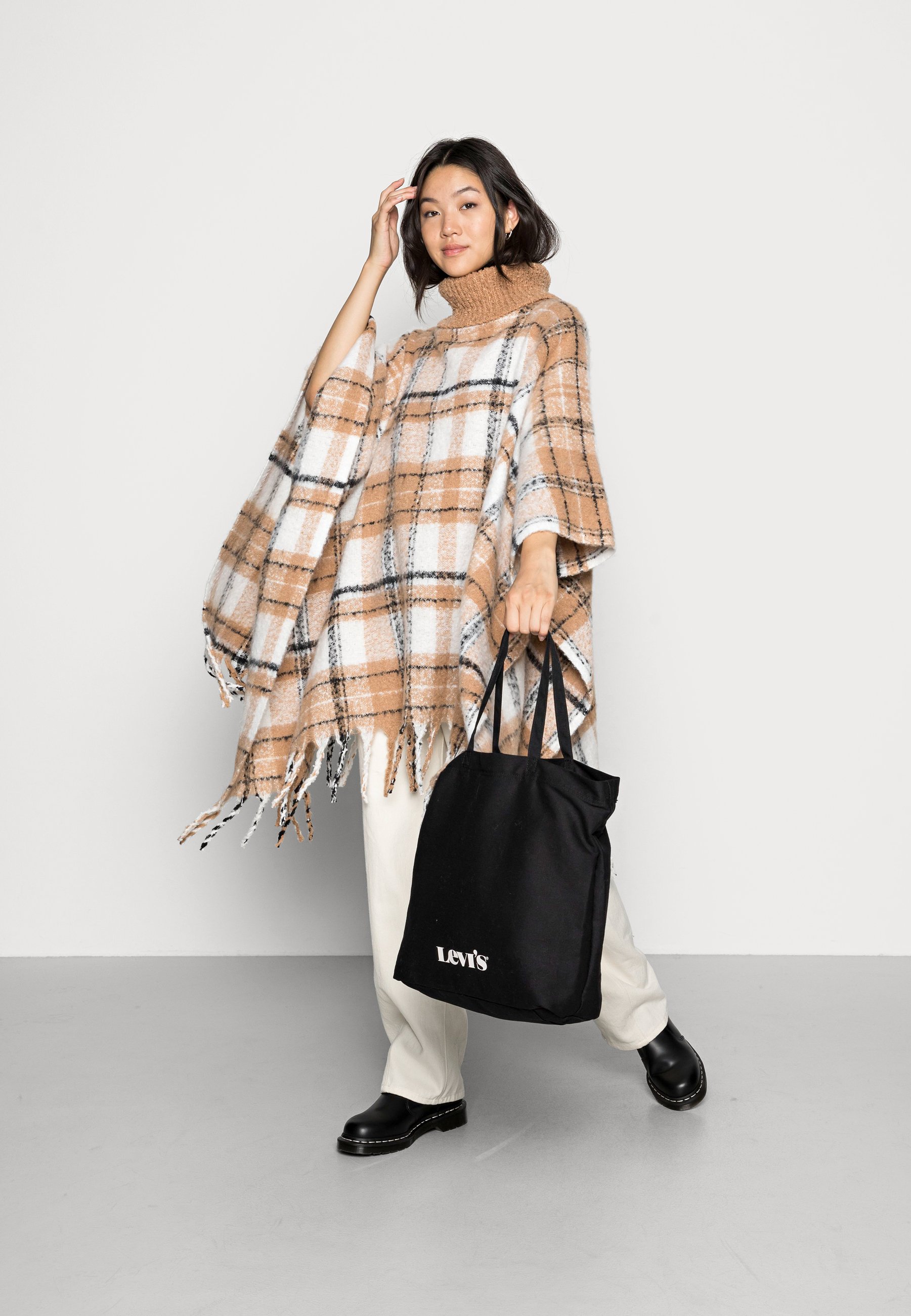 Women VISANELA PONCHO - Cape Women VISANELA PONCHO - Cape
