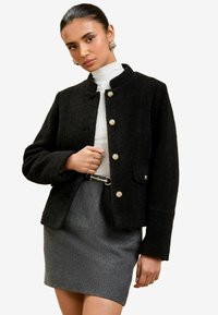 REGULAR FIT  - Skraistė  - black