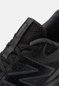 New Balance NITREL V5  - Pantofi alergare trail - black