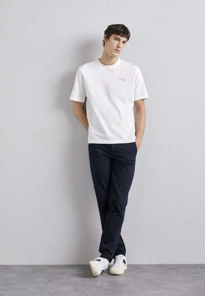 rag & bone Hlače chino - salute