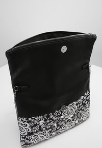 New Look Pochette - black