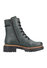 Bottines en cuir vertes avec des lacets noirs, fermeture éclair latérale, semelle épaisse et coutures contrastantes beiges le long du bord de la semelle.